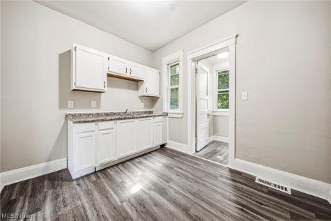 1637 Holyrood Road Cleveland OH 44106