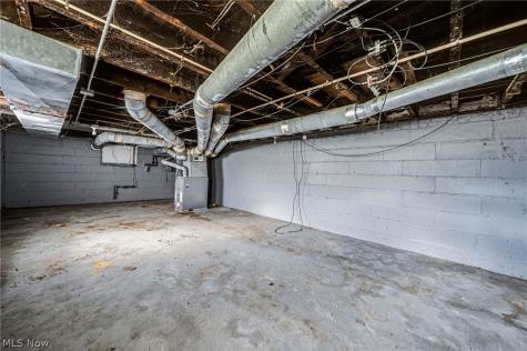 1637 Holyrood Road Cleveland OH 44106