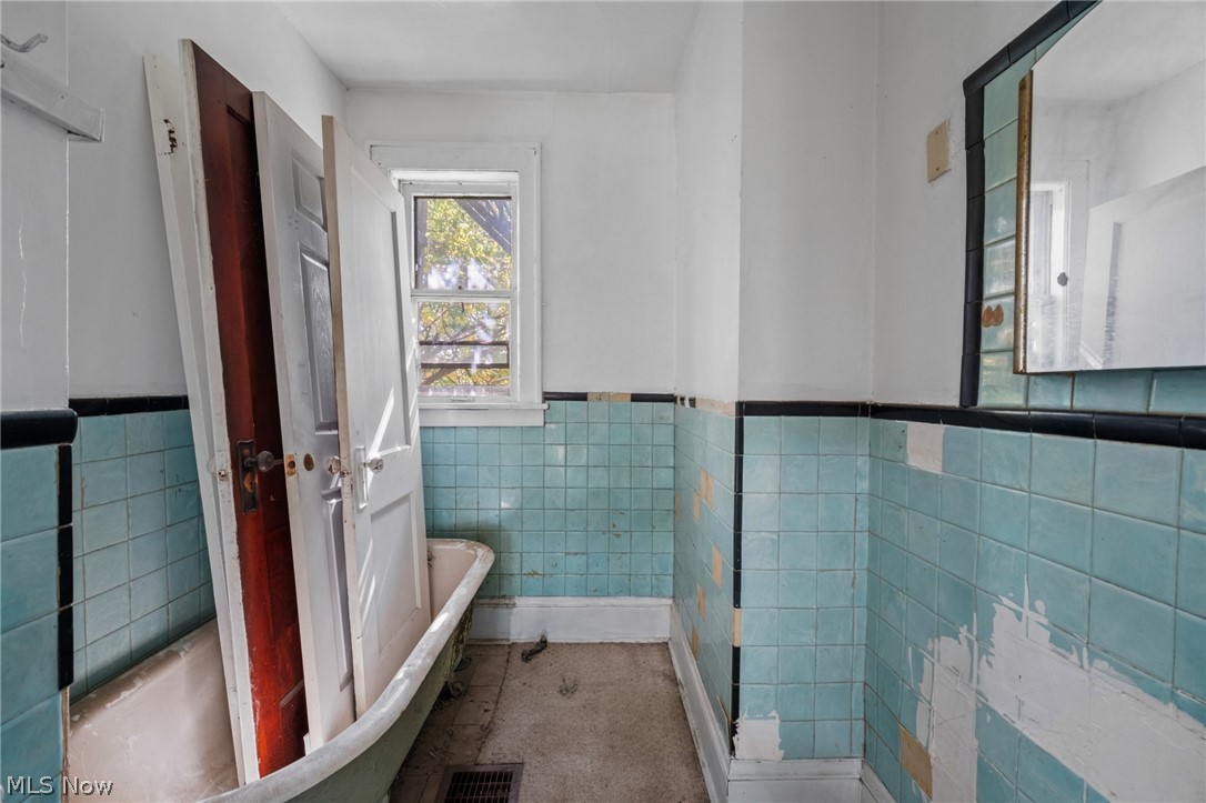 1413 East Avenue Akron OH 44307