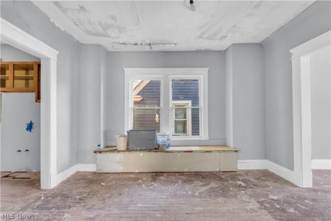 1261 E 113th Street Cleveland OH 44108