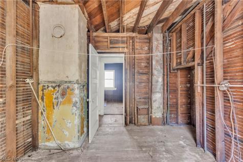 1261 E 113th Street Cleveland OH 44108