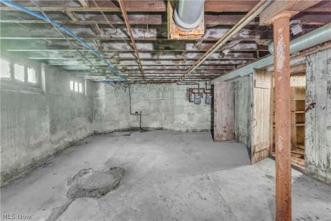 1261 E 113th Street Cleveland OH 44108
