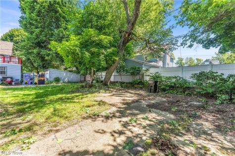 1261 E 113th Street Cleveland OH 44108
