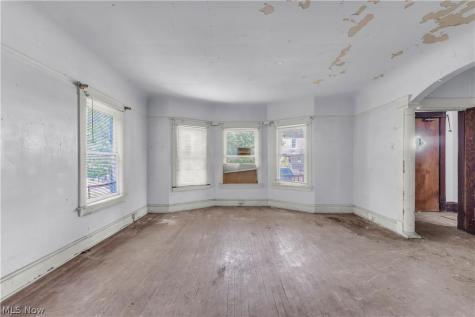 1261 E 113th Street Cleveland OH 44108