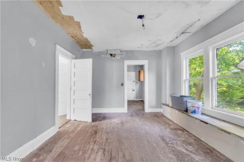1261 E 113th Street Cleveland OH 44108