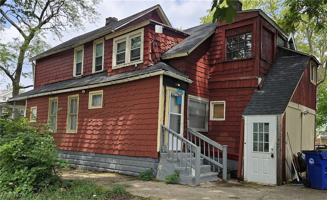 9016 Harris Avenue Cleveland OH 44104
