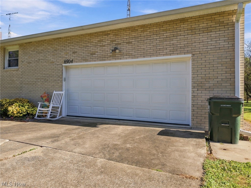 6904 Atlantic Boulevard NE Louisville OH 44641