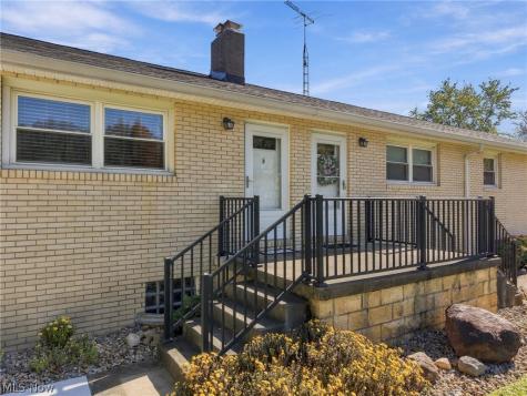 6904 Atlantic Boulevard NE Louisville OH 44641