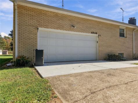 6904 Atlantic Boulevard NE Louisville OH 44641