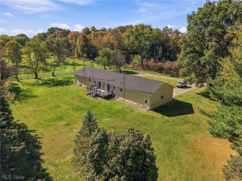 6904 Atlantic Boulevard NE Louisville OH 44641