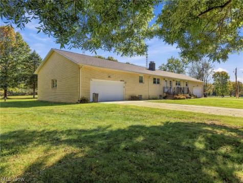 6904 Atlantic Boulevard NE Louisville OH 44641