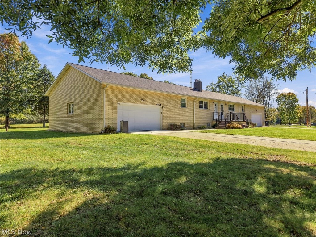 6904 Atlantic Boulevard NE Louisville OH 44641