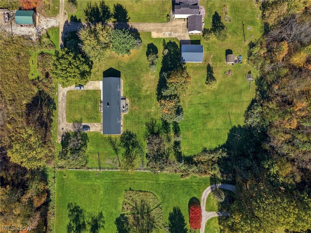 6904 Atlantic Boulevard NE Louisville OH 44641