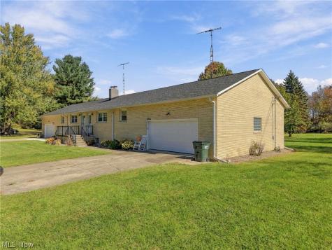 6904 Atlantic Boulevard NE Louisville OH 44641
