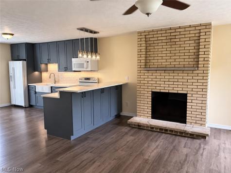 6904 Atlantic Boulevard NE Louisville OH 44641