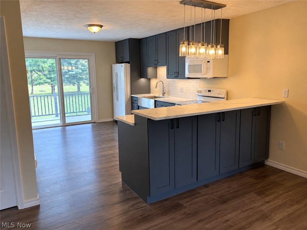 6904 Atlantic Boulevard NE Louisville OH 44641