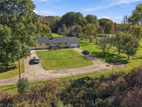 6904 Atlantic Boulevard NE Louisville OH 44641