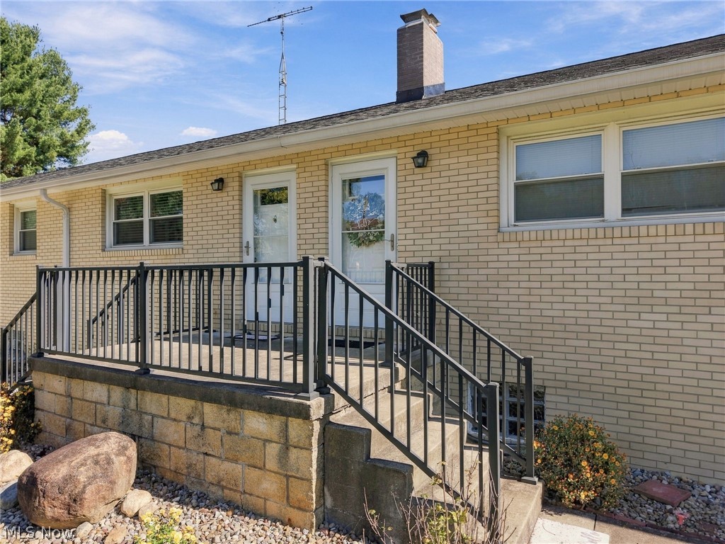 6904 Atlantic Boulevard NE Louisville OH 44641