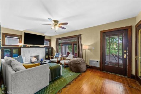2029 Elbur Avenue Lakewood OH 44107