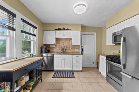 2029 Elbur Avenue Lakewood OH 44107