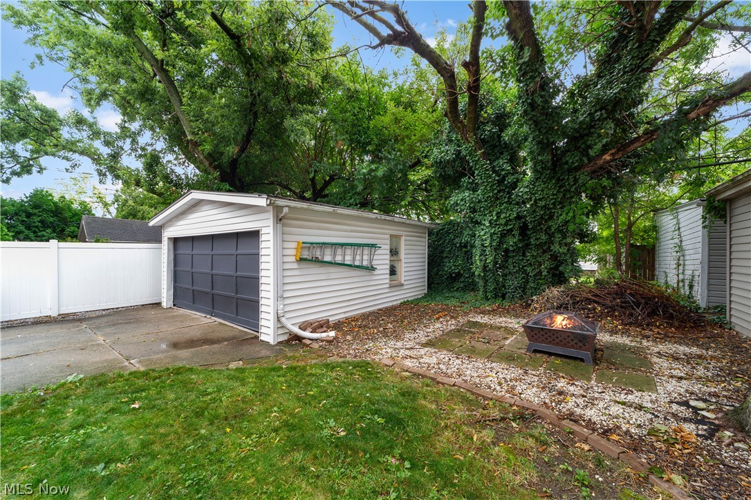 2029 Elbur Avenue Lakewood OH 44107