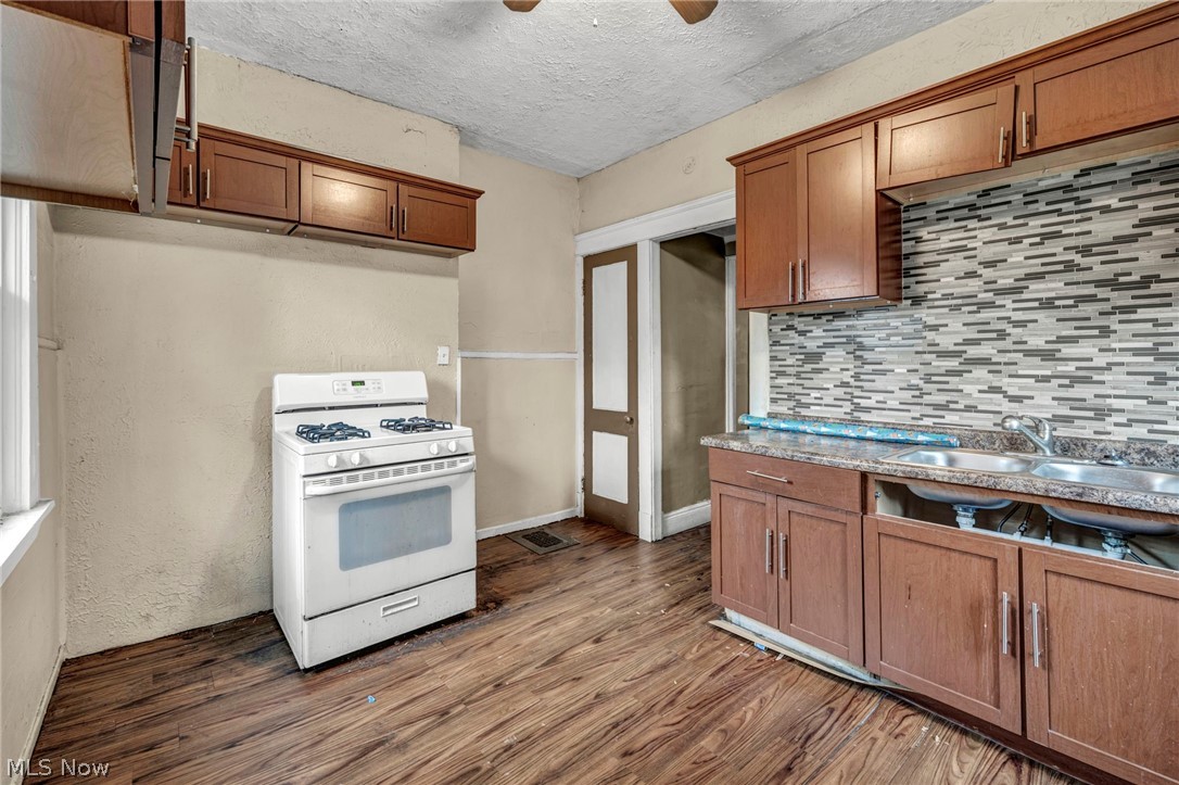 10116 North Boulevard Cleveland OH 44108
