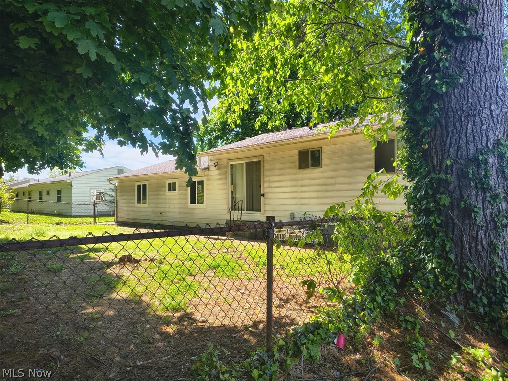 2347-2349 Nicholas Avenue Akron OH 44305