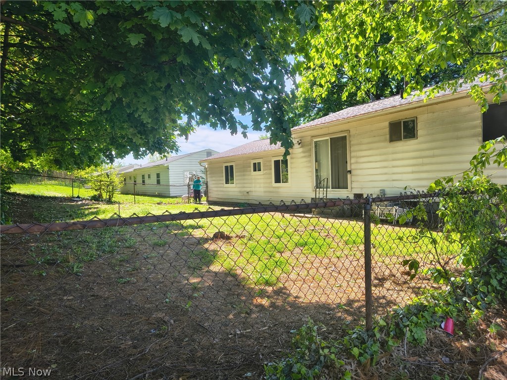 2347-2349 Nicholas Avenue Akron OH 44305