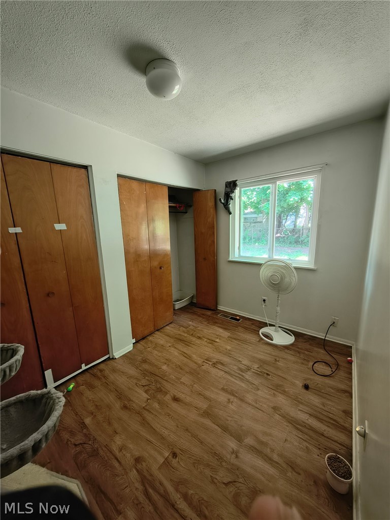 2347-2349 Nicholas Avenue Akron OH 44305