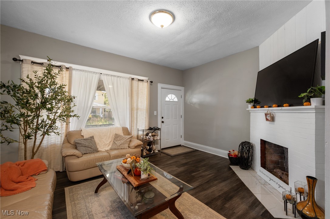 1346 Thoreau Road Lakewood OH 44107