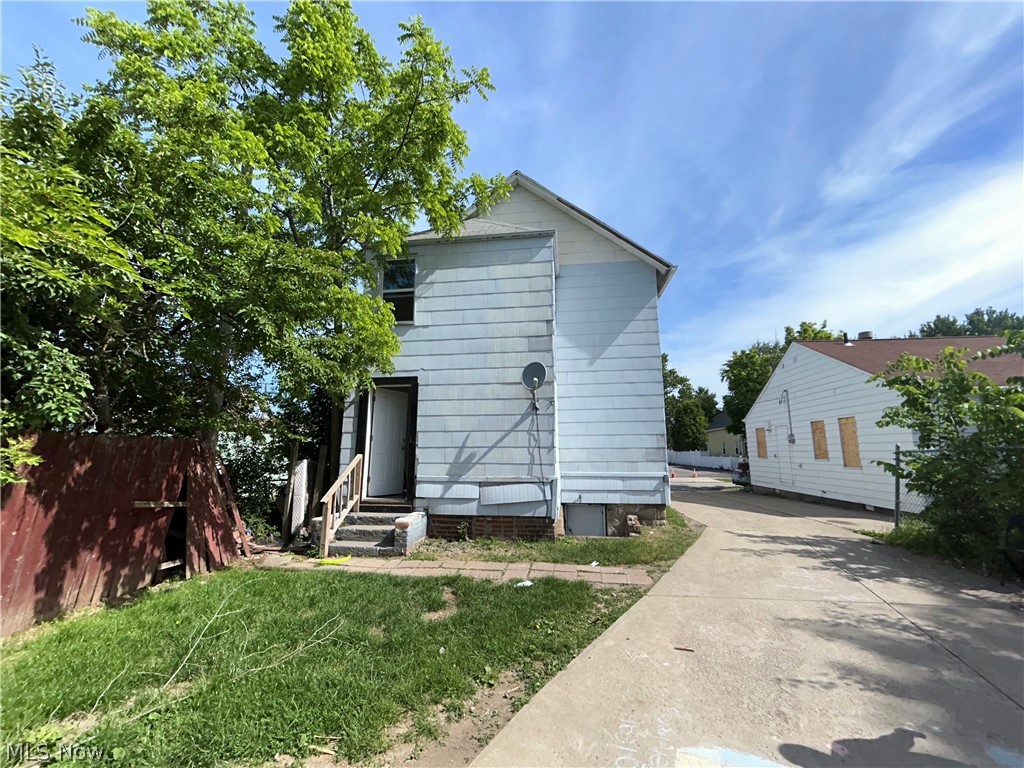 12935 Mcgowan Avenue Cleveland OH 44135