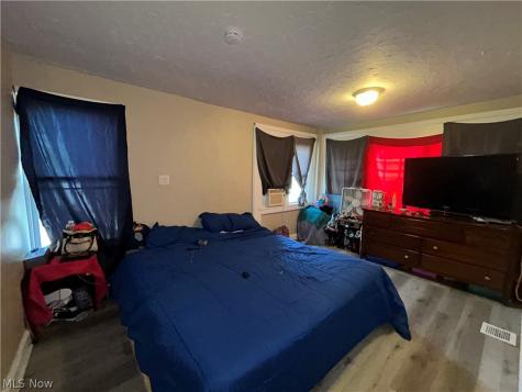 12935 Mcgowan Avenue Cleveland OH 44135
