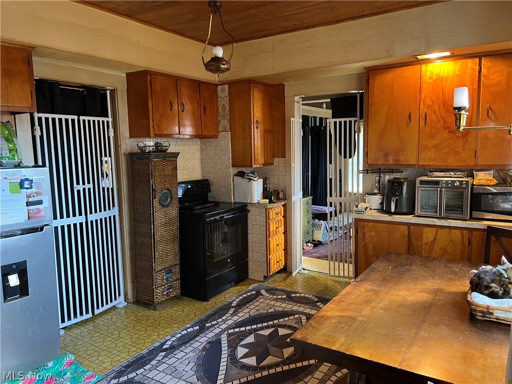 7204 Clark Avenue Cleveland OH 44102