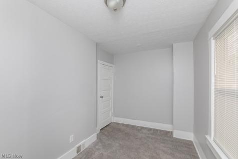 637-639 E 102nd Street Cleveland OH 44108