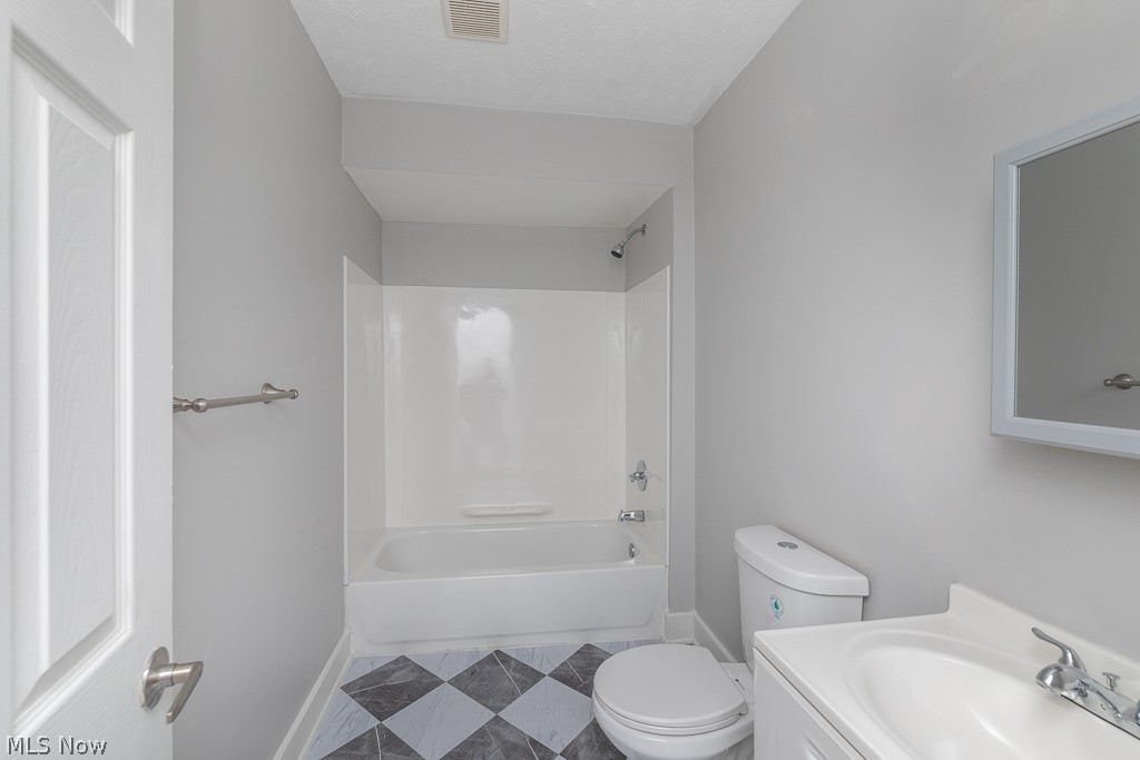 637-639 E 102nd Street Cleveland OH 44108