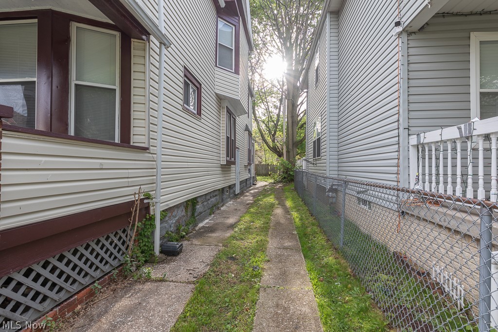 637-639 E 102nd Street Cleveland OH 44108