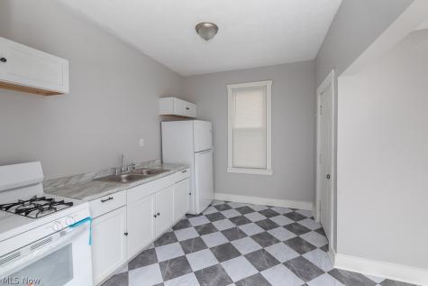 637-639 E 102nd Street Cleveland OH 44108