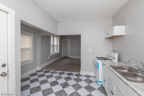 637-639 E 102nd Street Cleveland OH 44108
