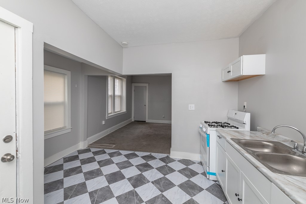 637-639 E 102nd Street Cleveland OH 44108