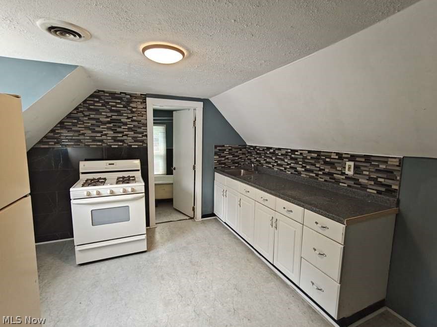 18402 Melville Road Cleveland OH 44110