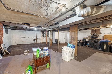 2216 E 82nd Street Cleveland OH 44103