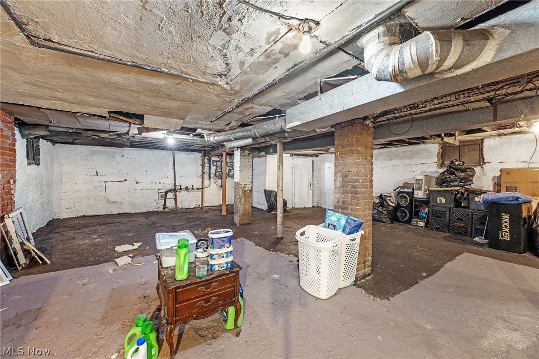 2216 E 82nd Street Cleveland OH 44103