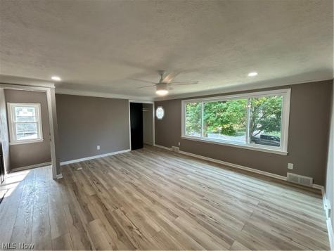 201 W Glendale Street Bedford OH 44146