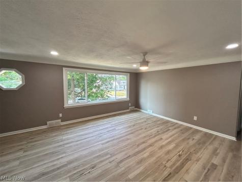 201 W Glendale Street Bedford OH 44146