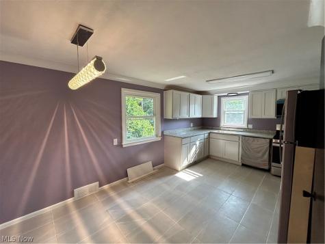 201 W Glendale Street Bedford OH 44146