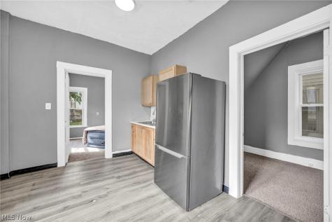 1352 Giddings Avenue Cleveland OH 44103