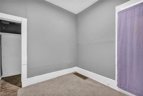 1352 Giddings Avenue Cleveland OH 44103