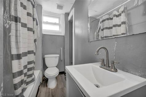 1352 Giddings Avenue Cleveland OH 44103
