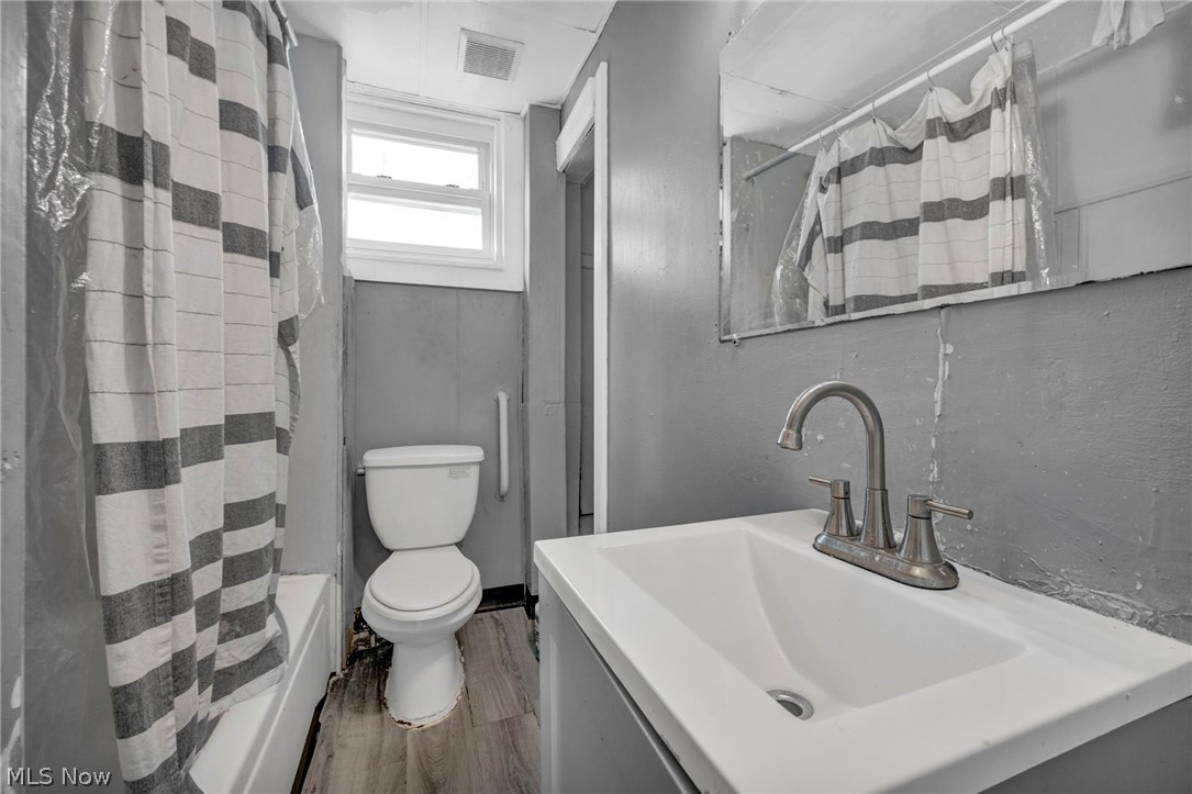 1352 Giddings Avenue Cleveland OH 44103