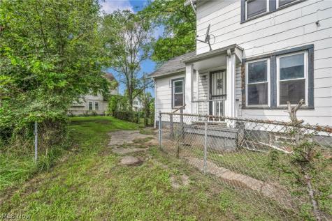 1352 Giddings Avenue Cleveland OH 44103